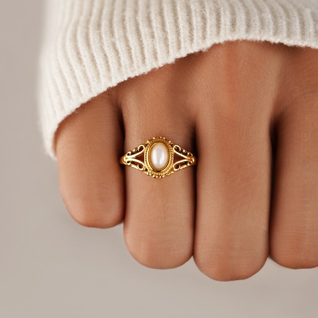 Aitana - Classic Pearl Vintage Ring