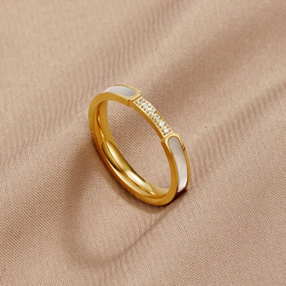Bibiana - Elegant Pearl and Crystal Ring