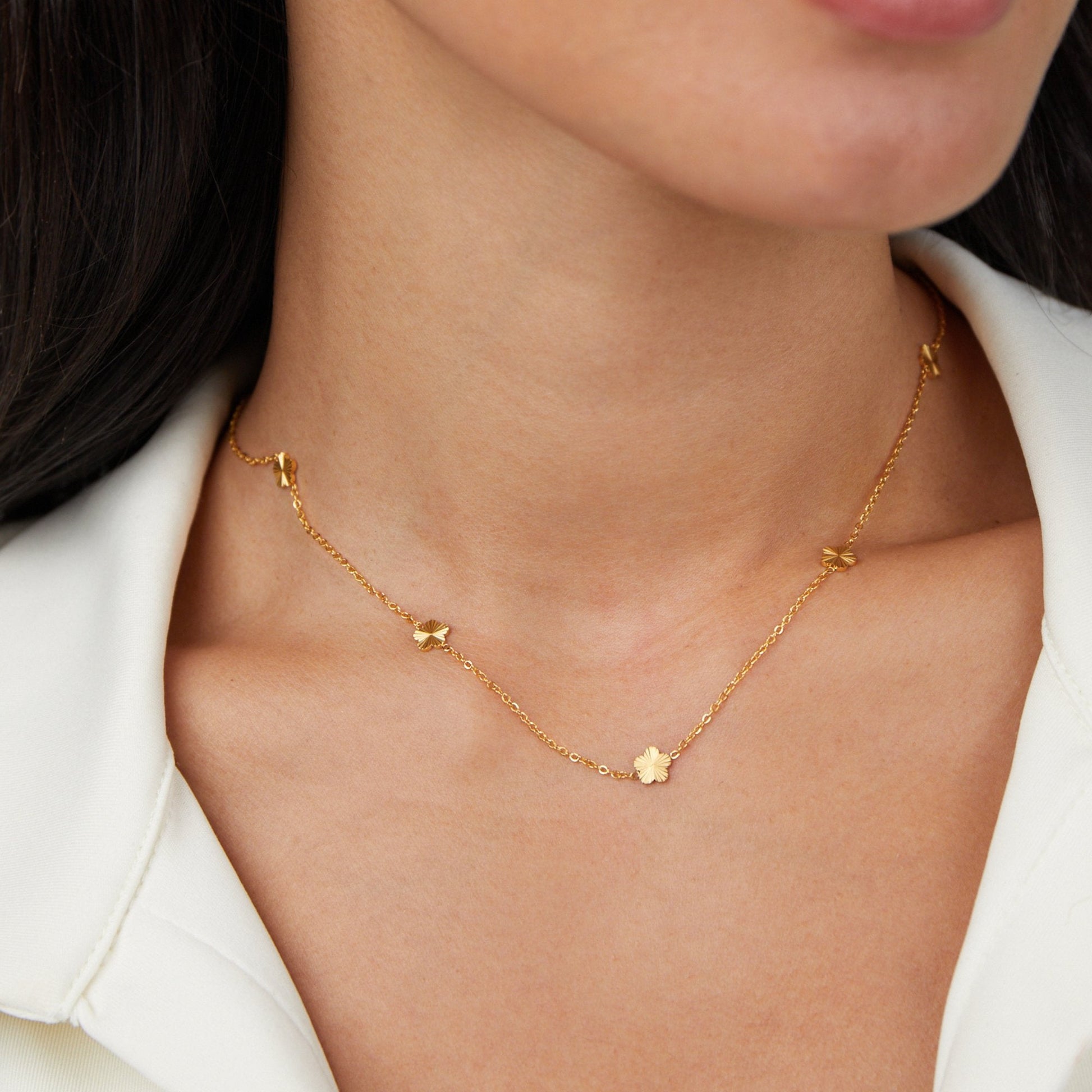 Blumen Power Gold Necklace with Chain Design
