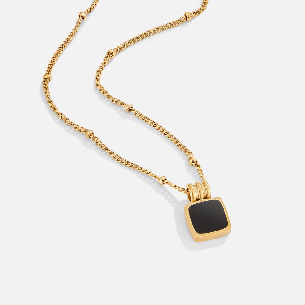 Chic Midnight Collar