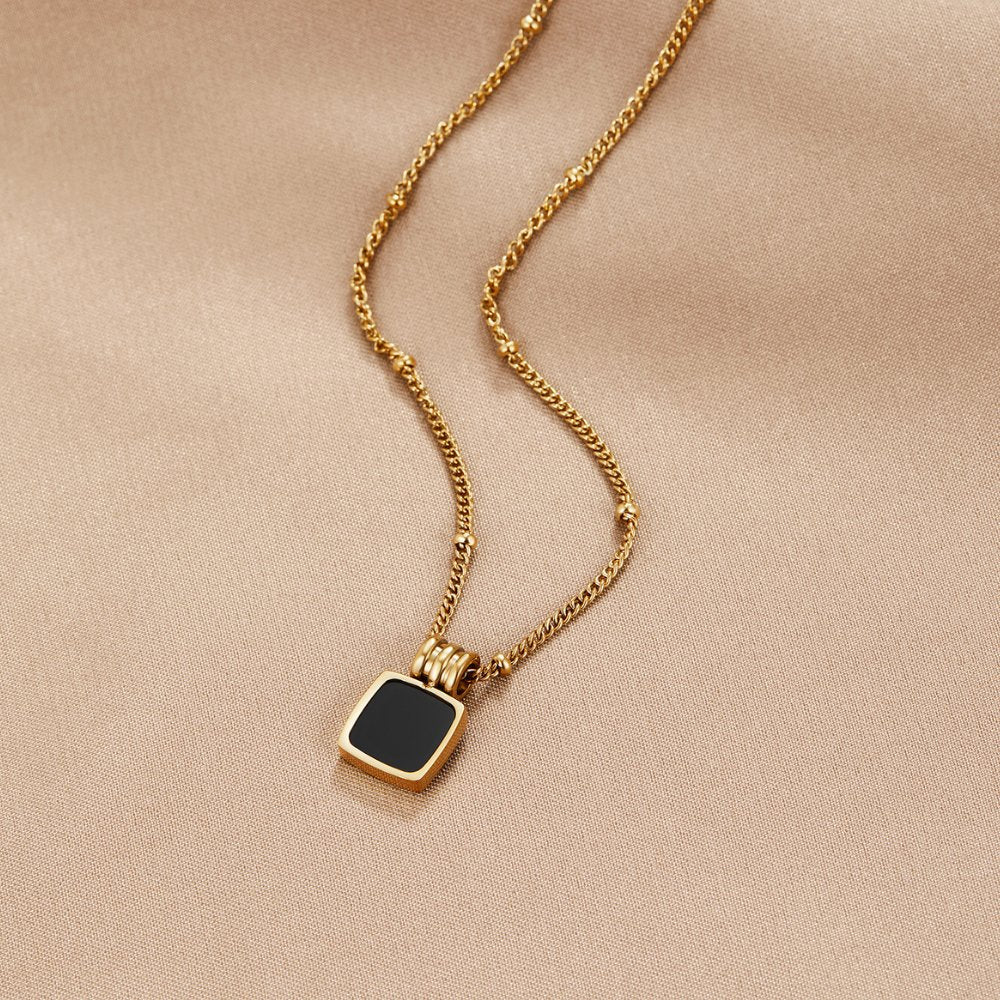Chic Midnight Collar