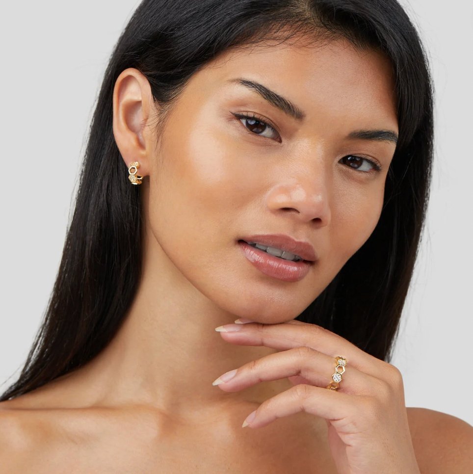 Cinthia - Elegant Gold Ring Adorned with Crystals