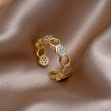 Cinthia - Elegant Gold Ring Adorned with Crystals