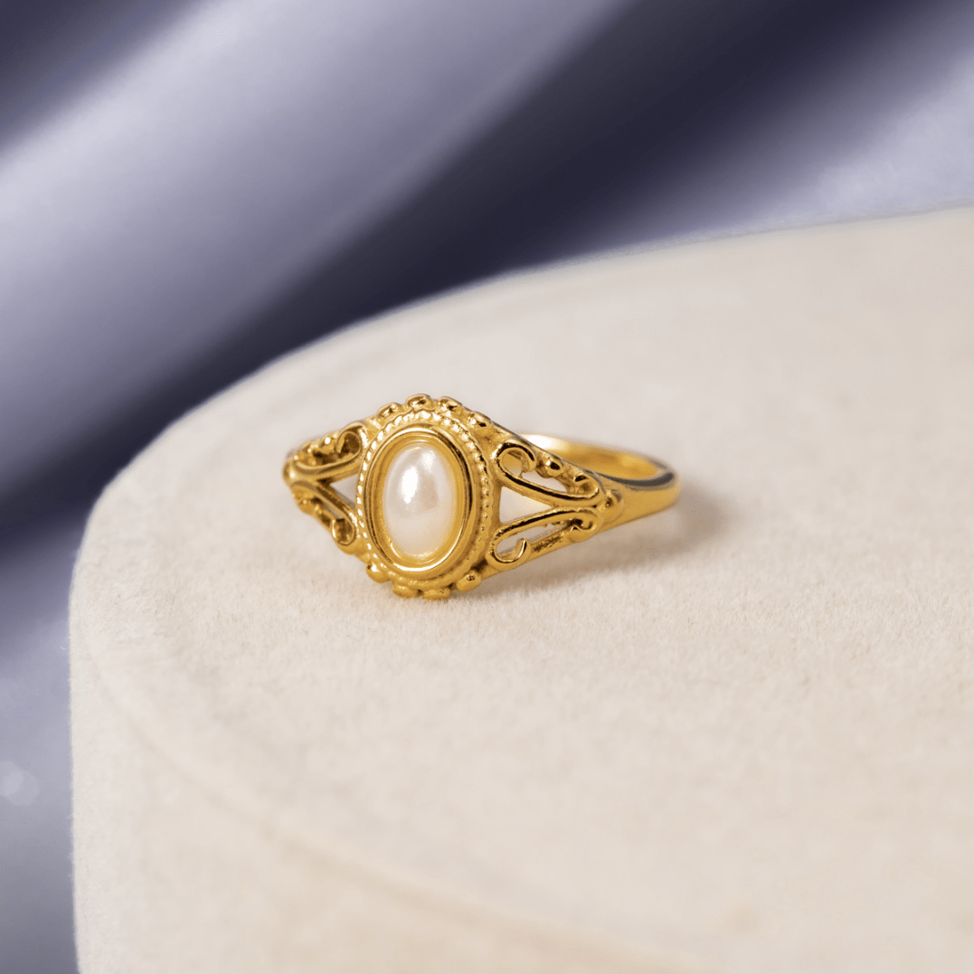 Classic Royal Pearl Vintage Ring