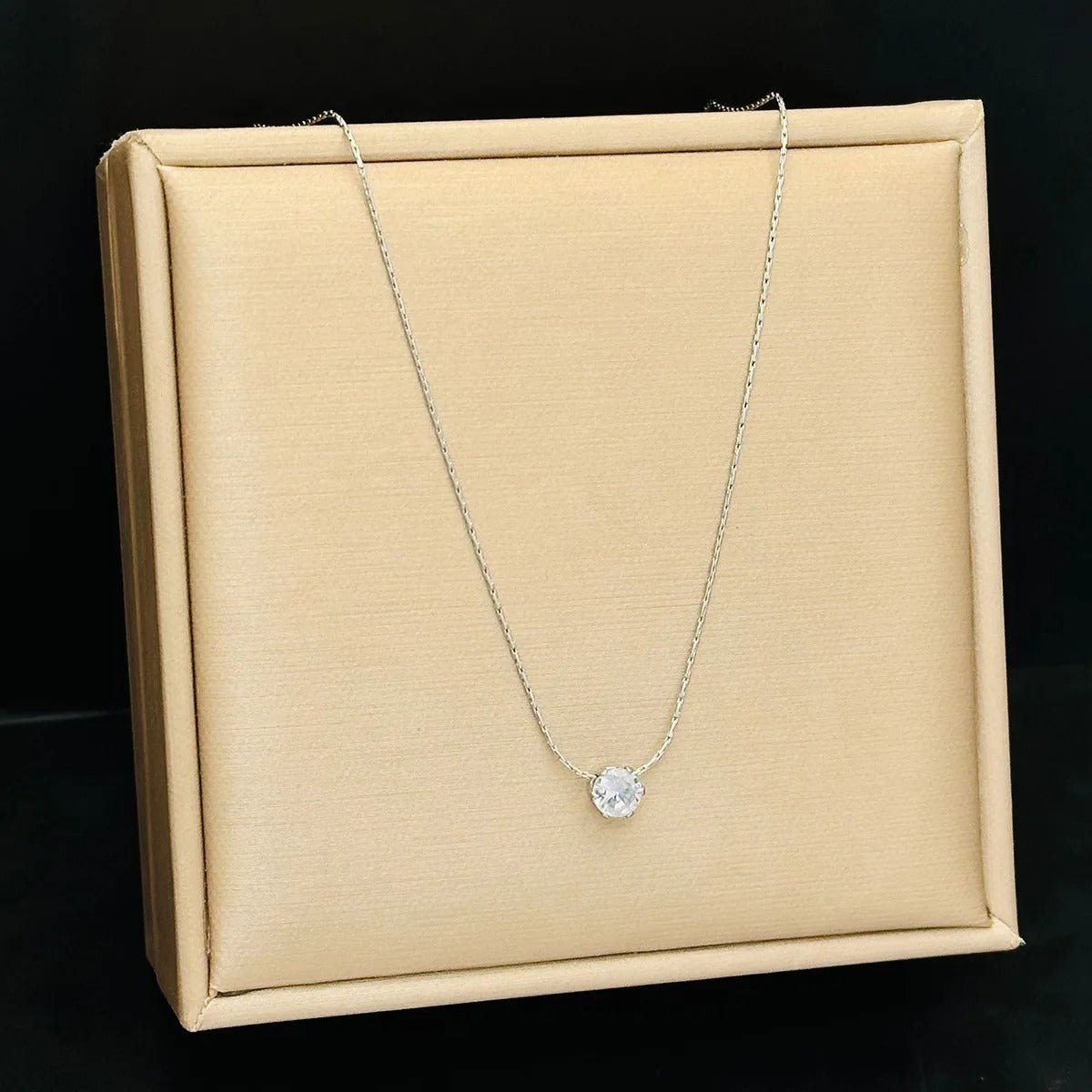 Cléa Moissanite Pendant Necklace