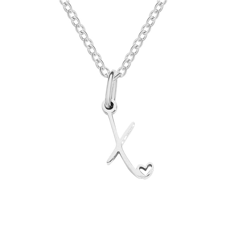 Collar con corazón de letras en tono plateado