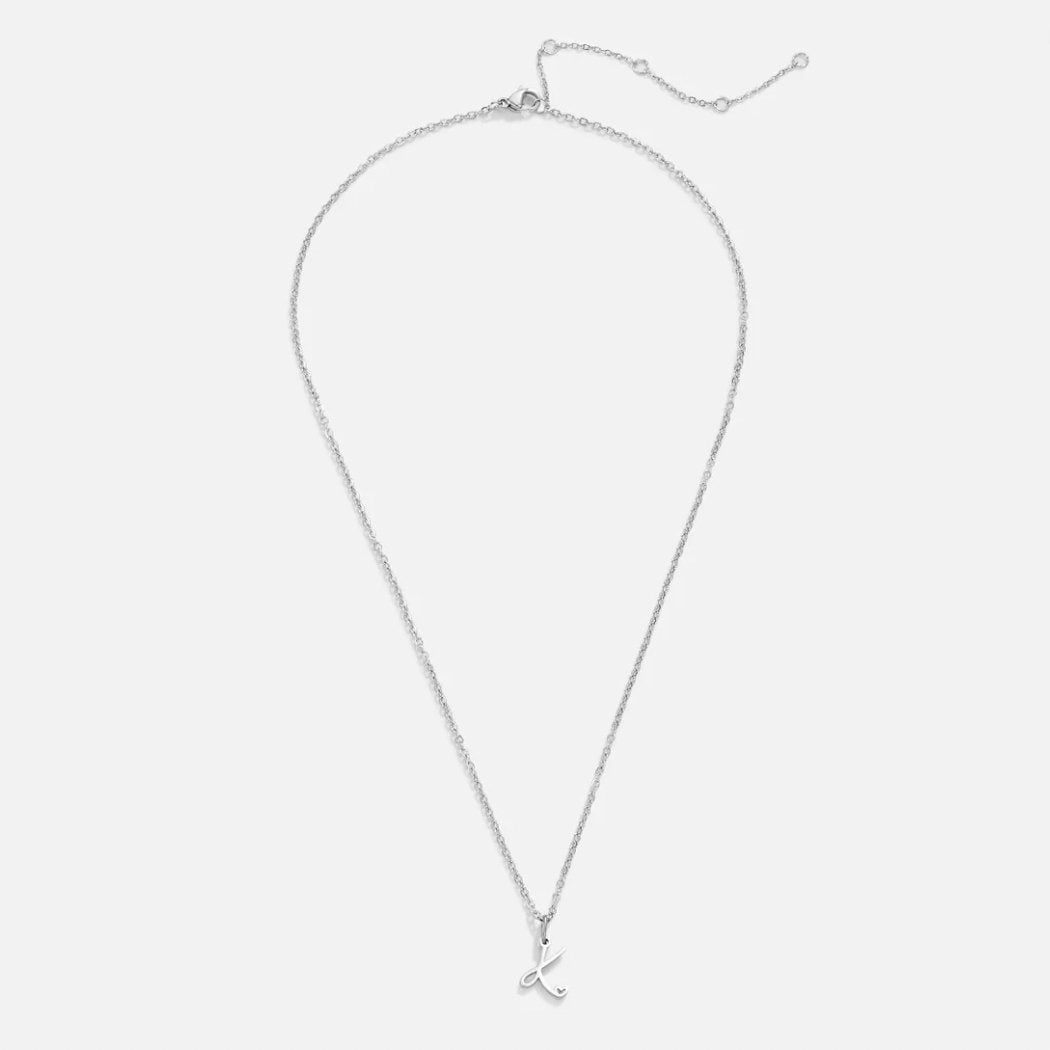 Collar con corazón de letras en tono plateado