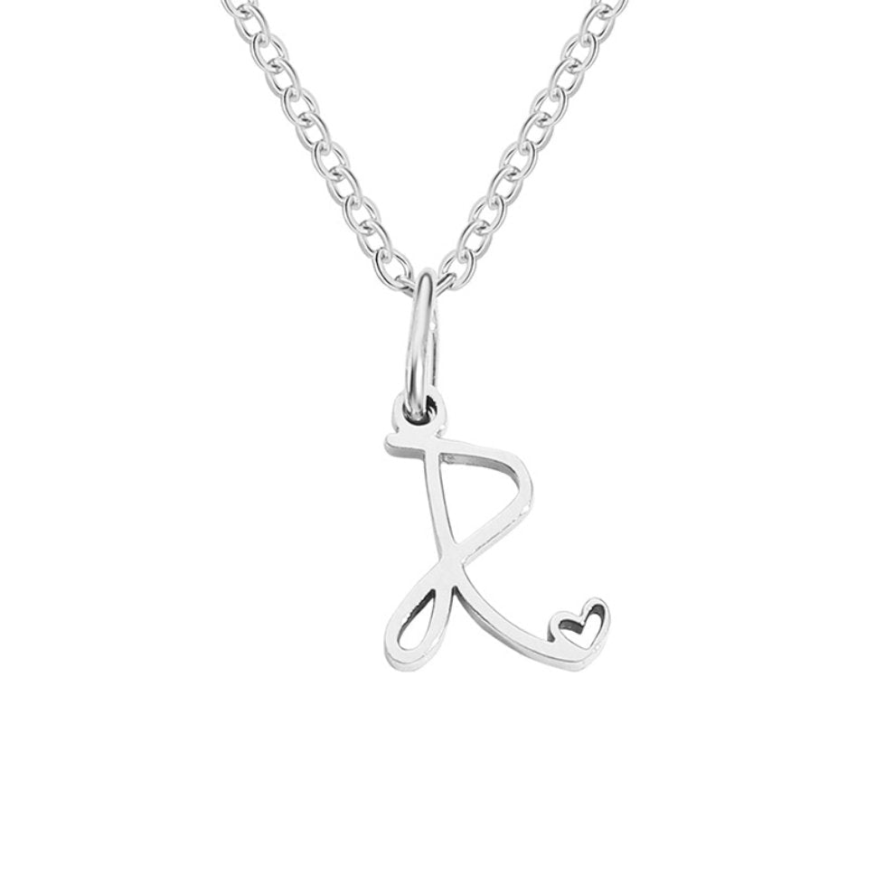 Collar con corazón de letras en tono plateado