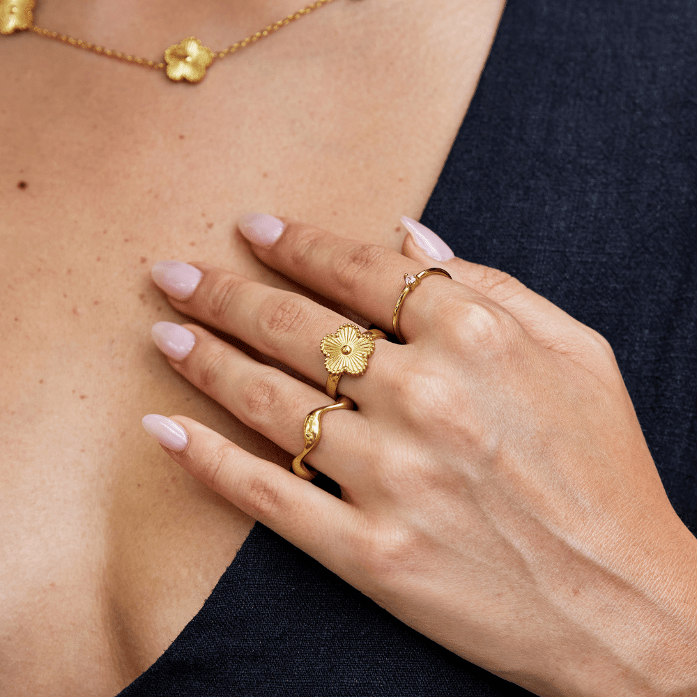 Elegant Golden Clover Band