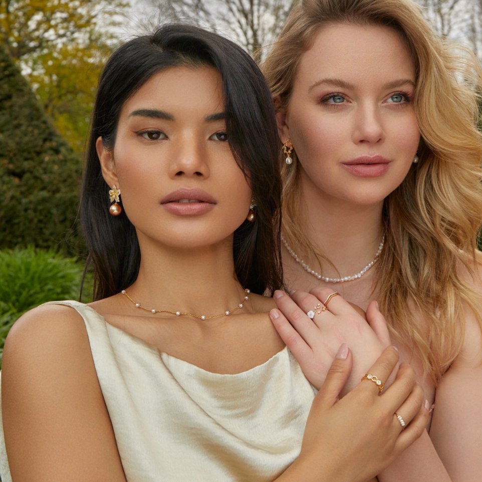 Elegant Golden Pearl Necklace by Reine