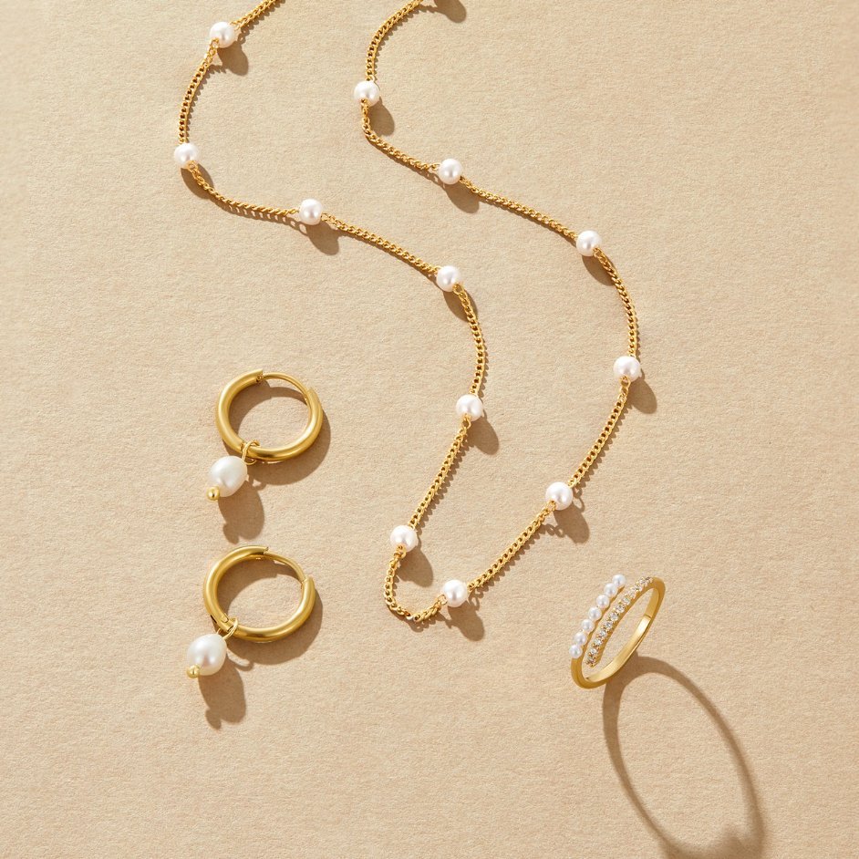 Elegant Golden Pearl Necklace by Reine