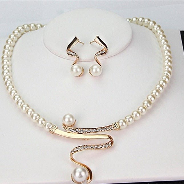 Elegant Pearl Jewelry Set: Necklace and Earrings