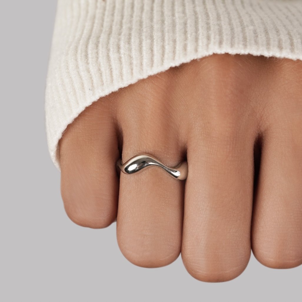 Elegant Silver Wave Band