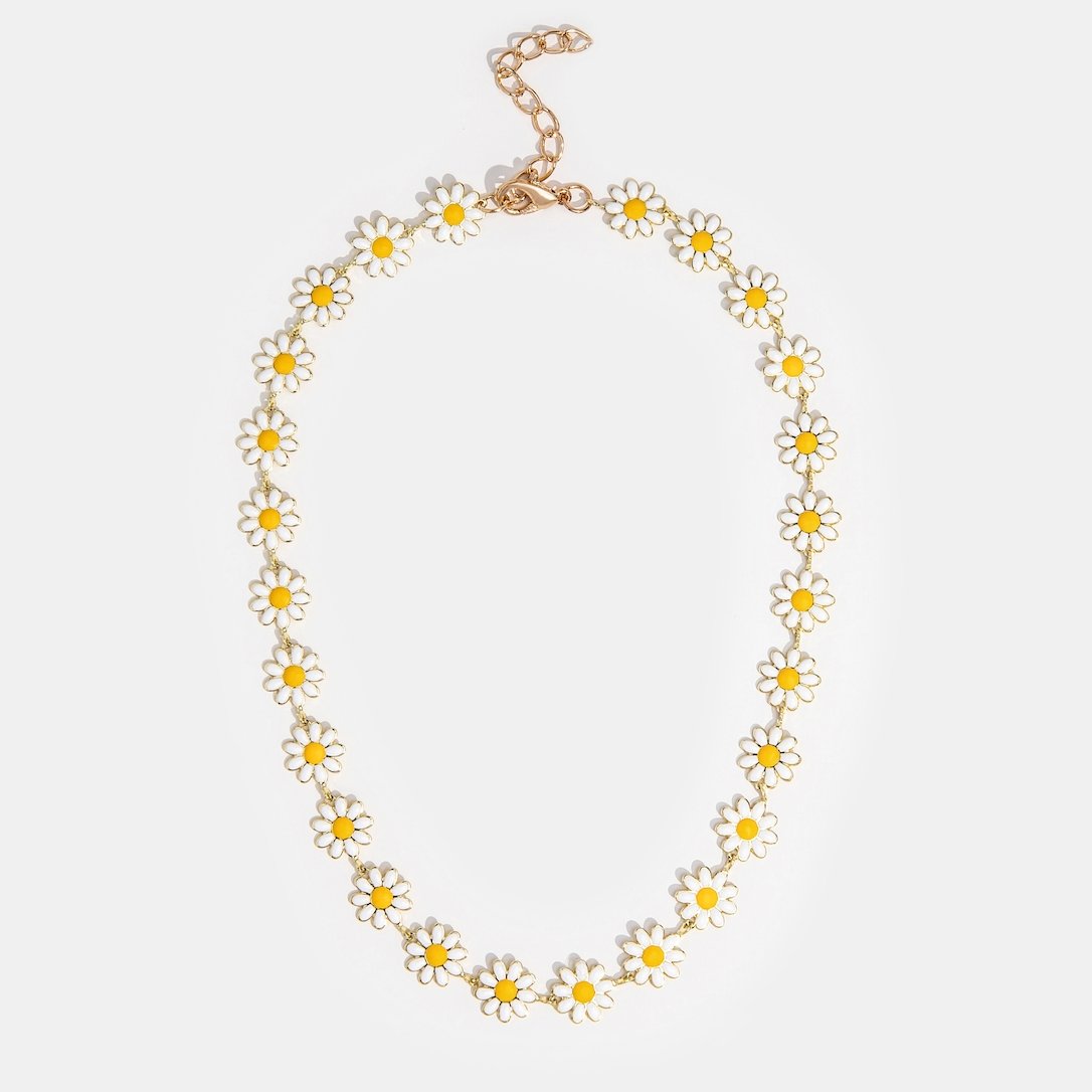 Elegant White Daisy Pendant Necklace