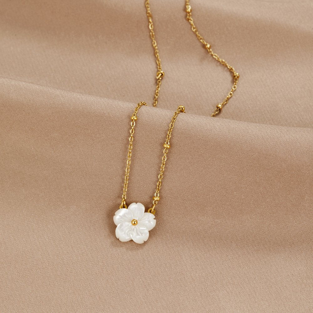 Elegant White Floral Necklace
