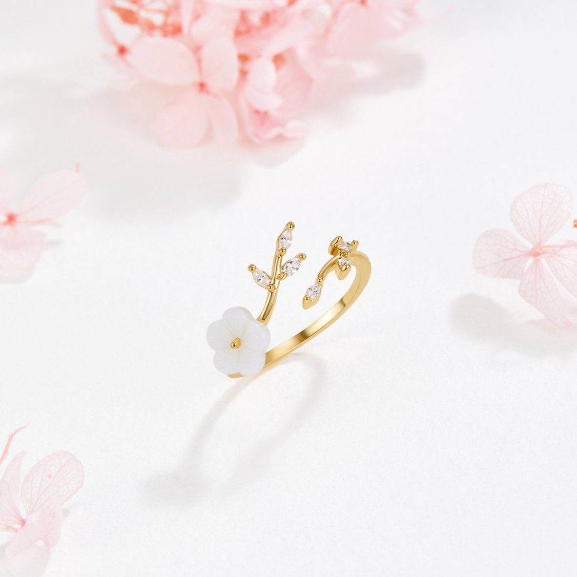 Estela - Elegant White Floral Ring
