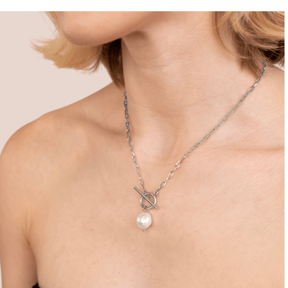 Eva Silver Chain Necklace Adorned with Freshwater Pearls