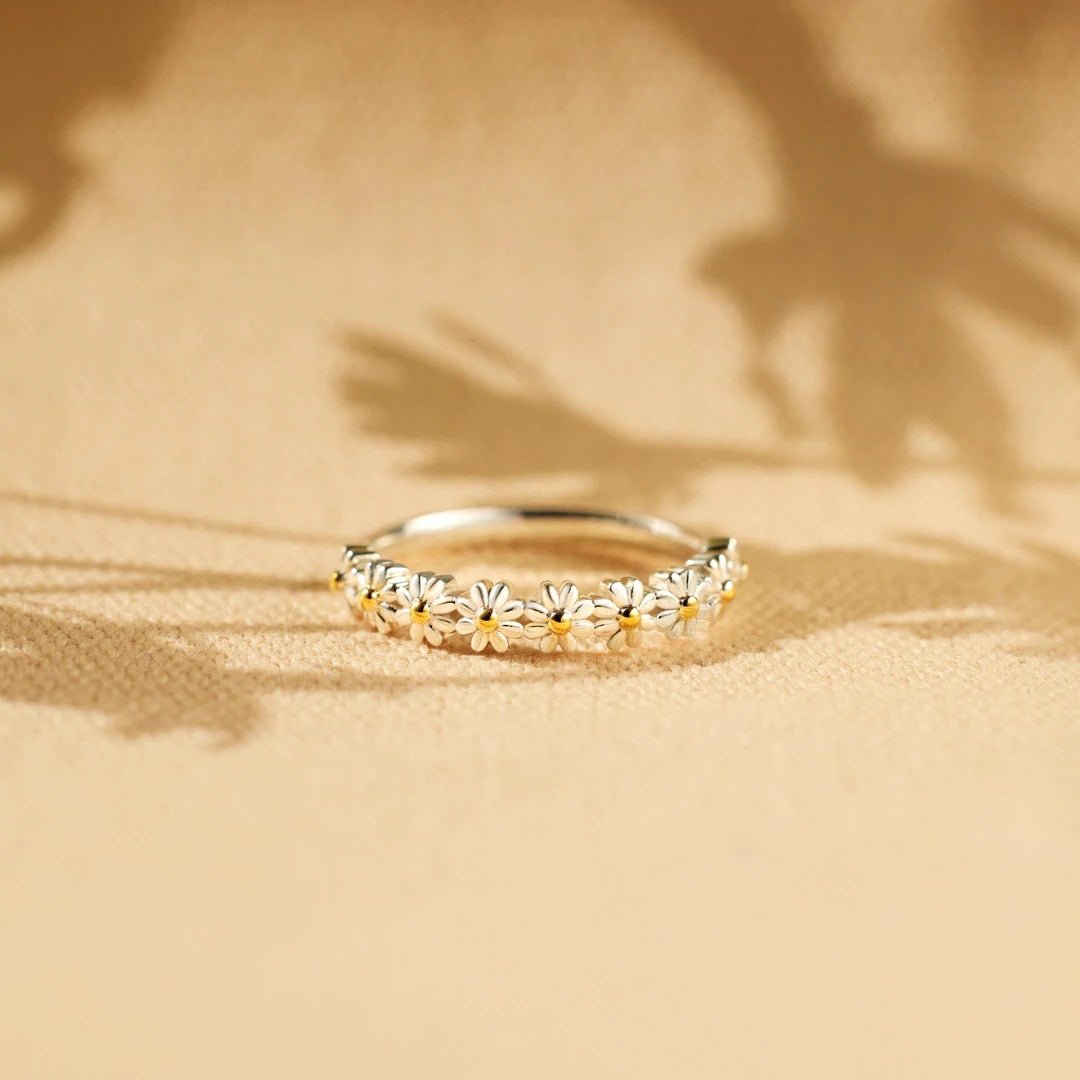 Nieves - Opulent Floral Ring