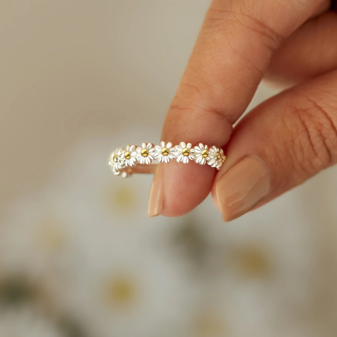 Nieves - Opulent Floral Ring