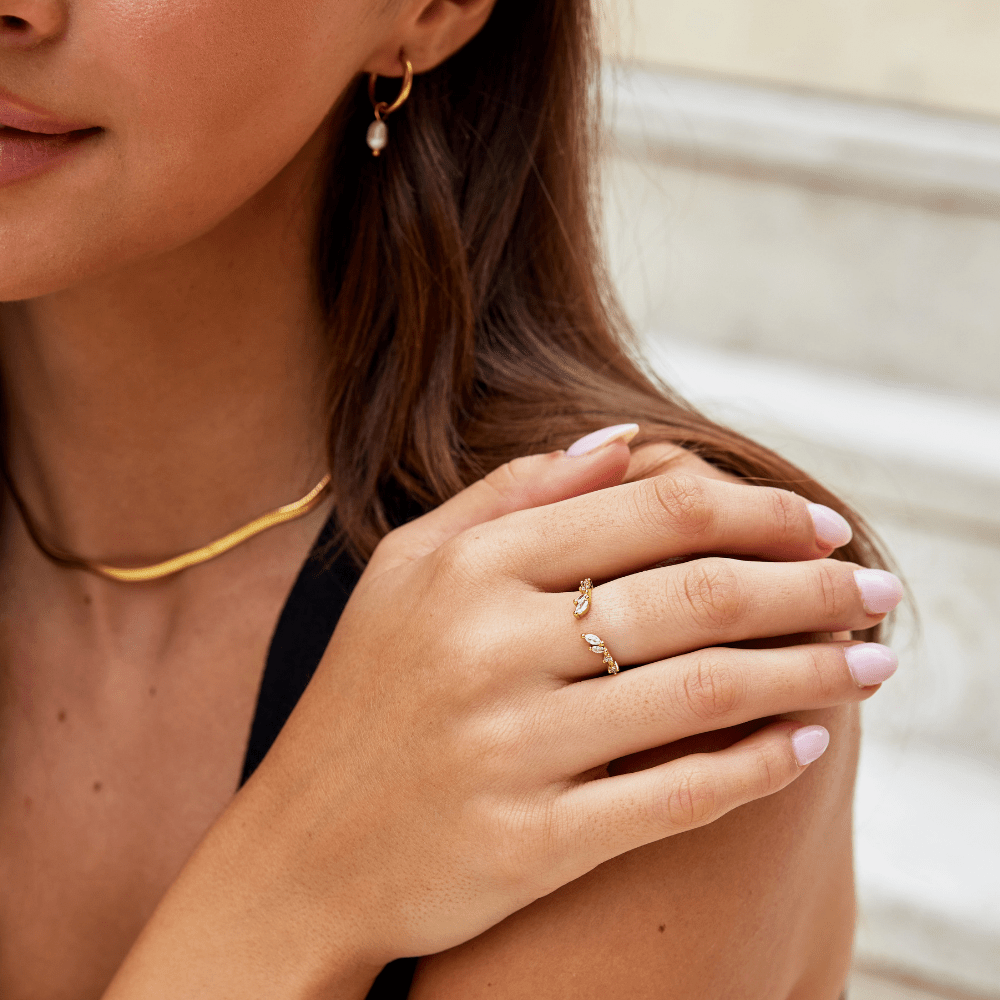 Noelia - Radiant Golden Crystal Wine Ring