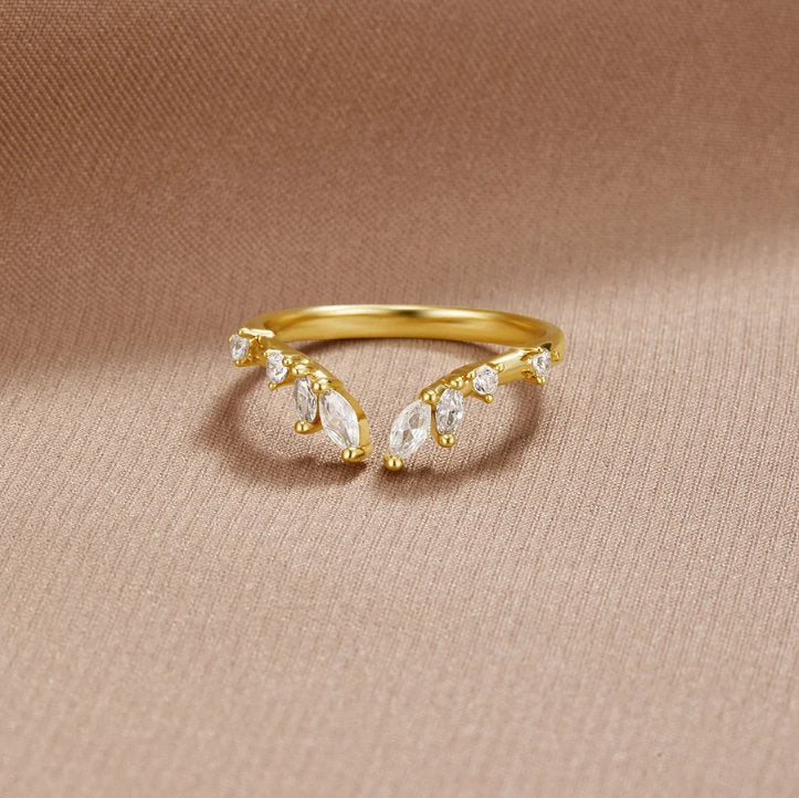 Noelia - Radiant Golden Crystal Wine Ring