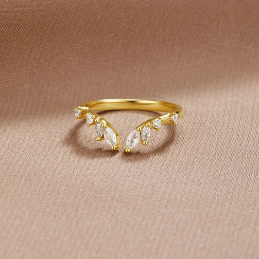 Noelia - Radiant Golden Crystal Wine Ring