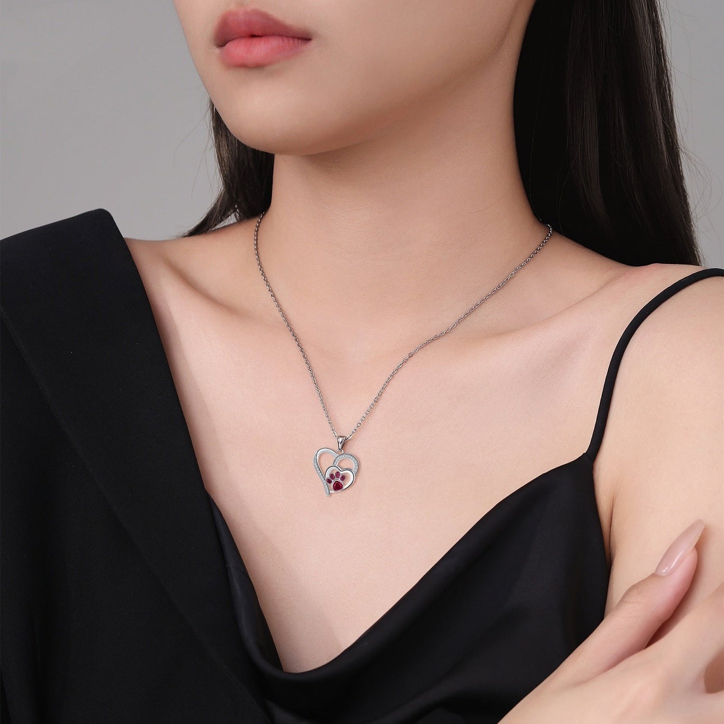 Piper™ — Delicate paw print pendant necklace
