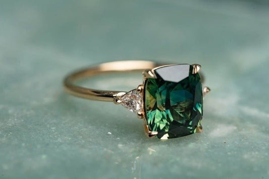 Retro Green Gem Ring in Gold