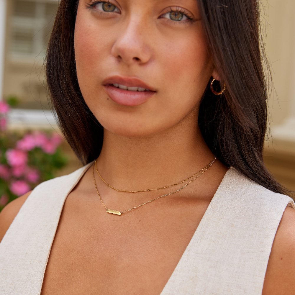 Rina Pendant Bar Necklace