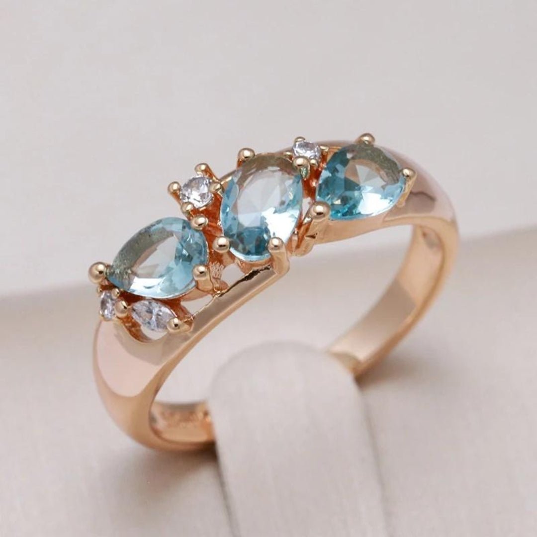 Stunning Vintage Blue Cubic Zirconia Ring in Gold